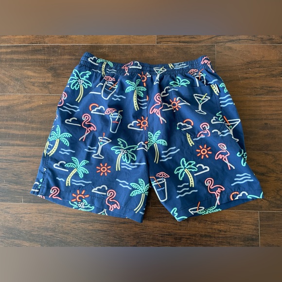 Chubbies Neon Lights 5.5” Classic Swim Trunk Shorts Palm Flamingo Mens large - Picture 4 of 4
